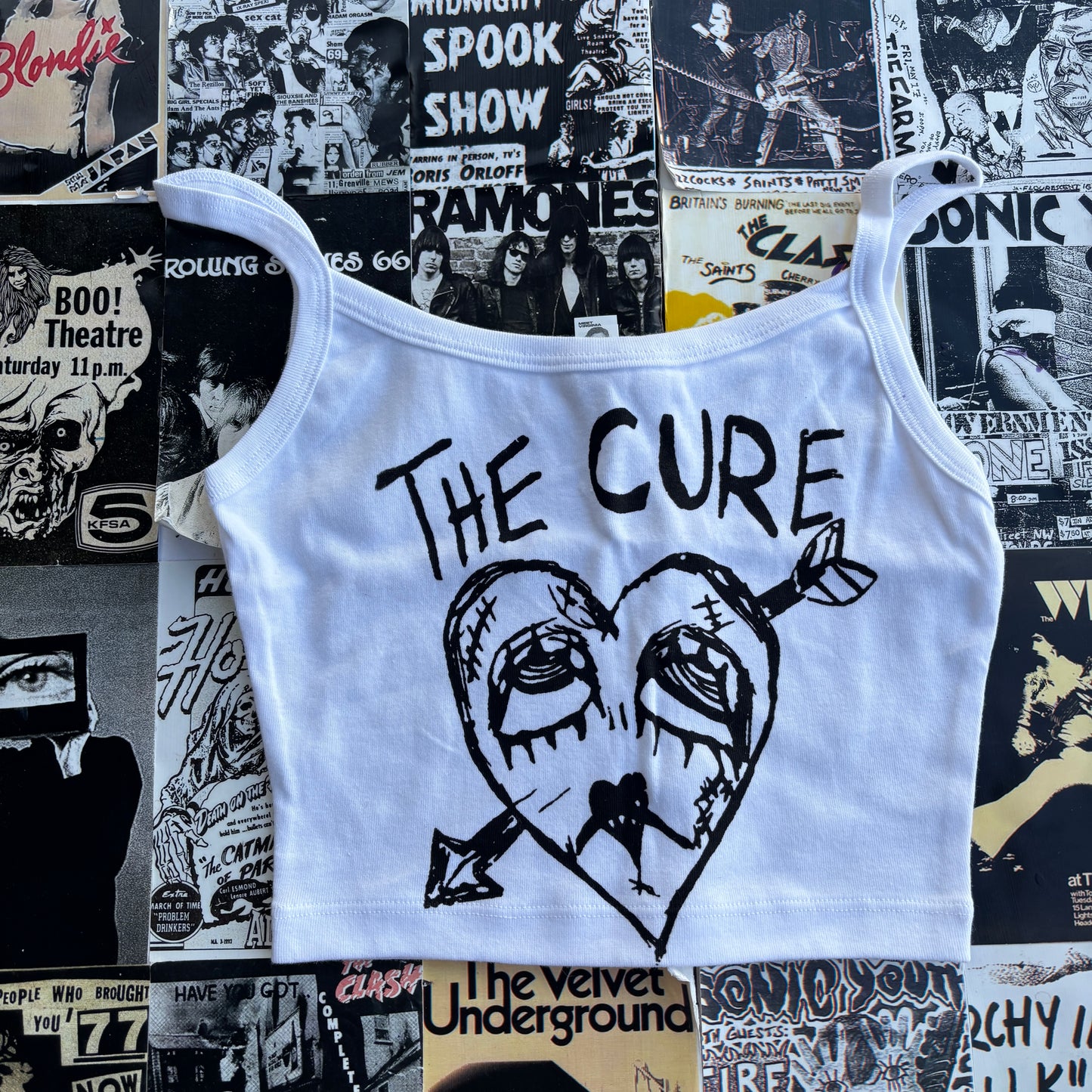 The cure white/black crop tank SM/MEDl