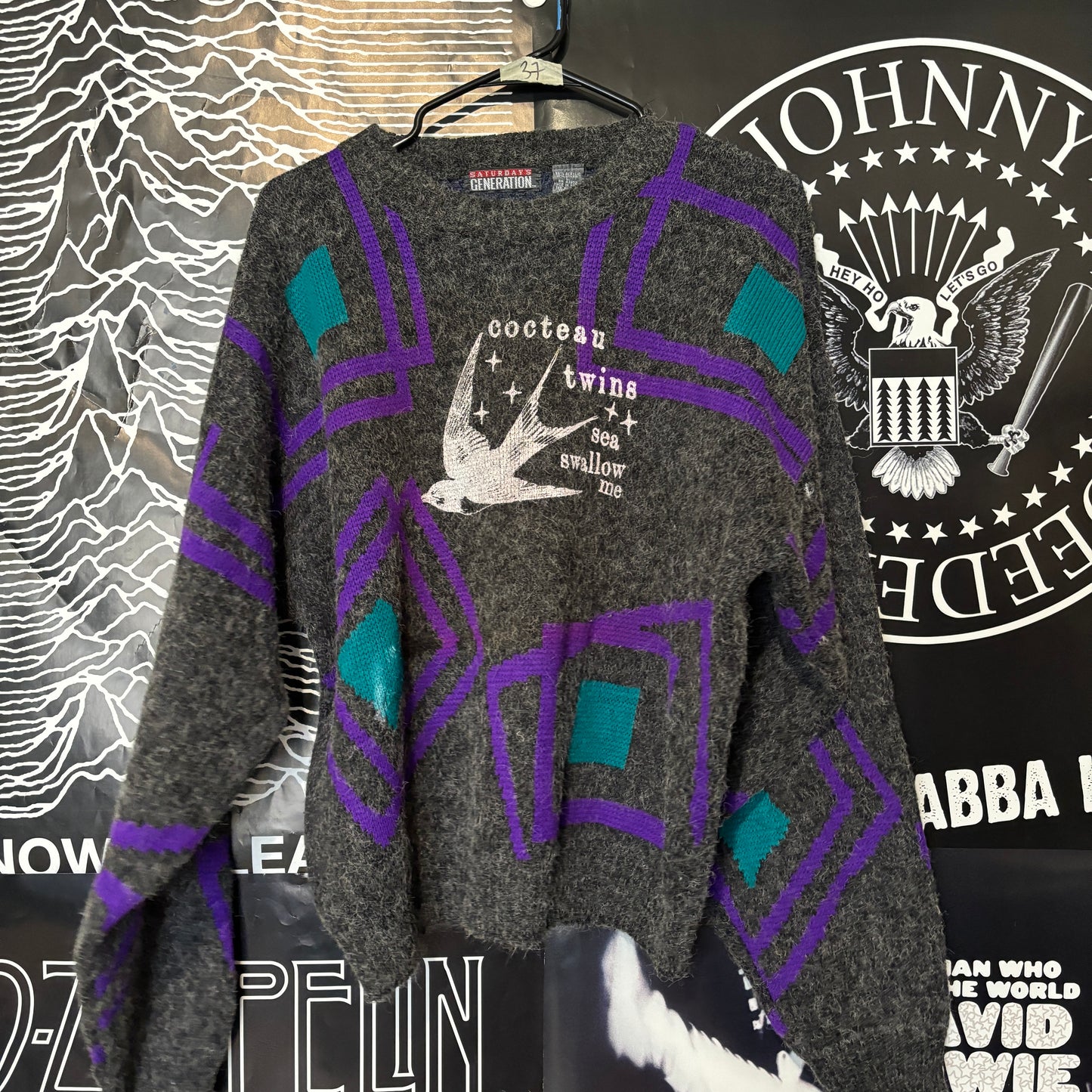 37 Cocteau twins sweater MED