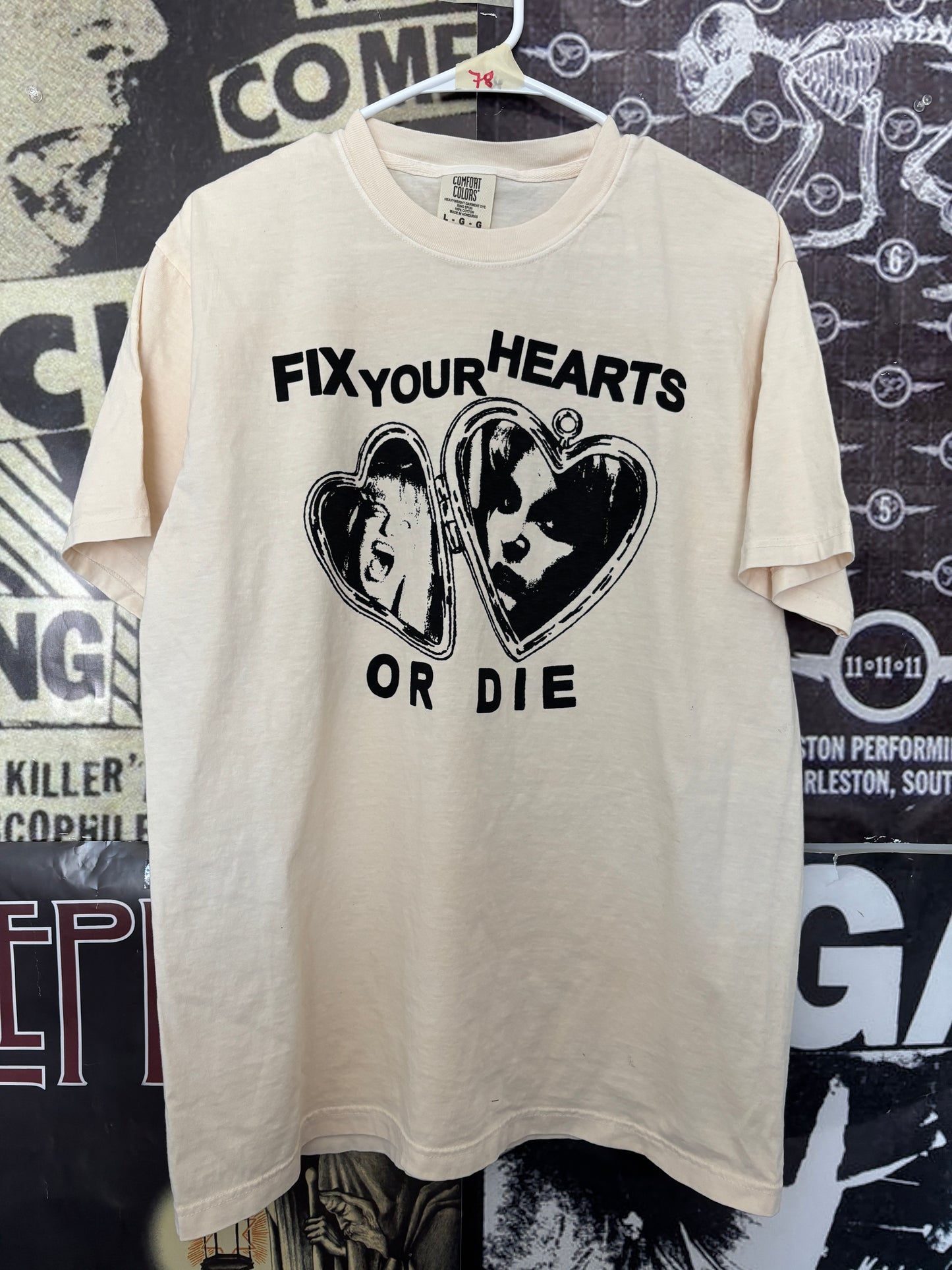 Twin peaks heart cream full size unisex tee