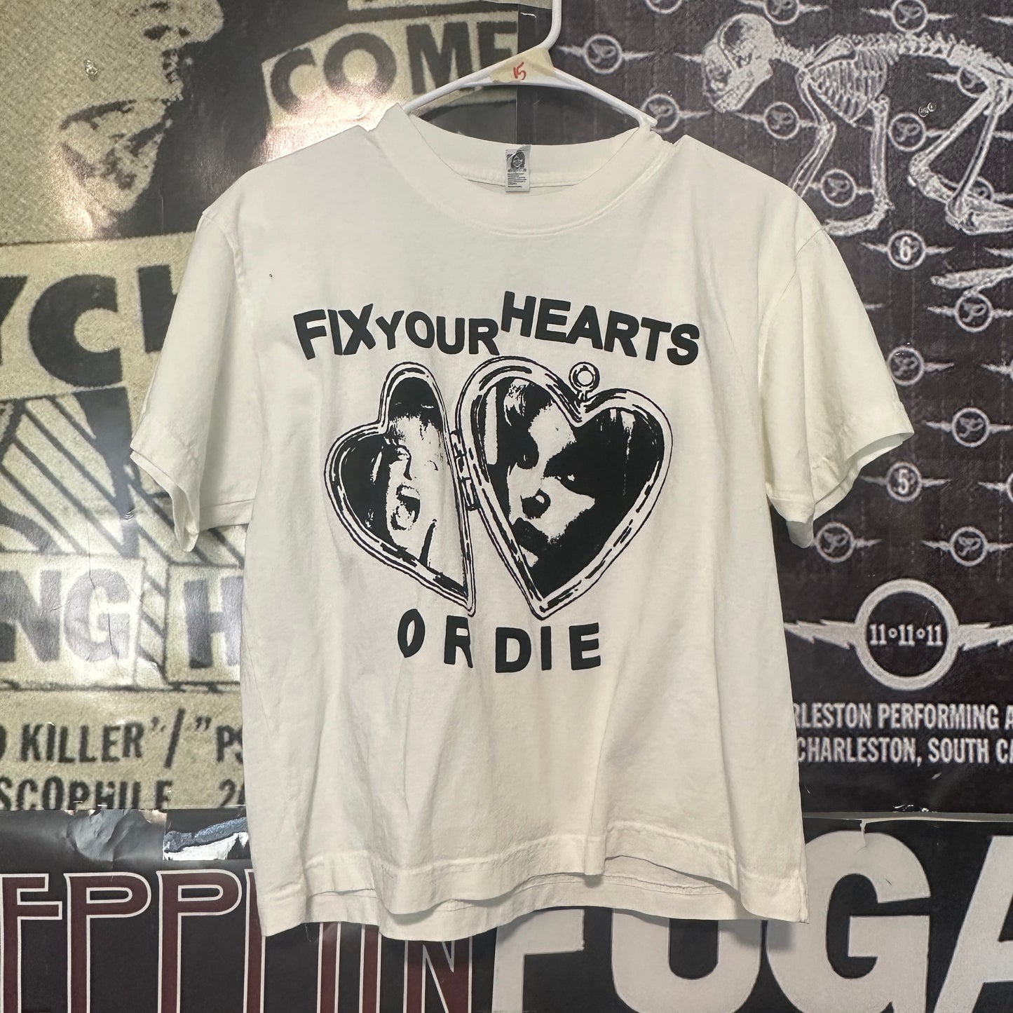 TWIN PEAKS HEARTS cream boxy tee