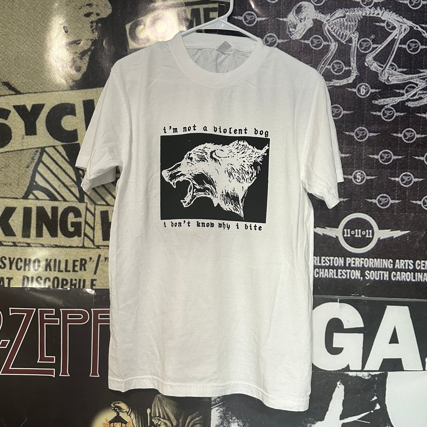 VIOLENT DOG white full size tee