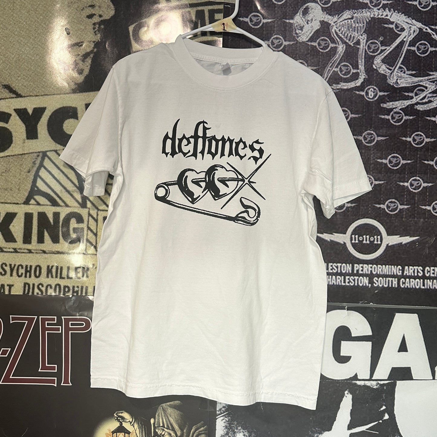 DEFTONES PIN white full size tee