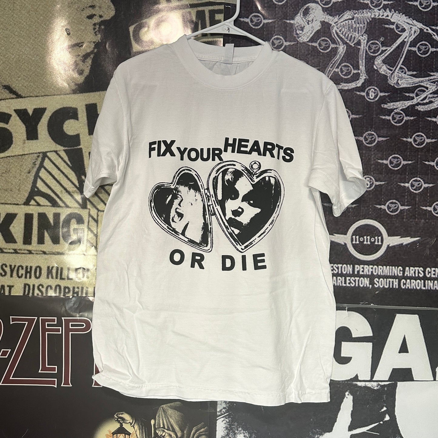 TWIN PEAKS HEARTS white full size tee