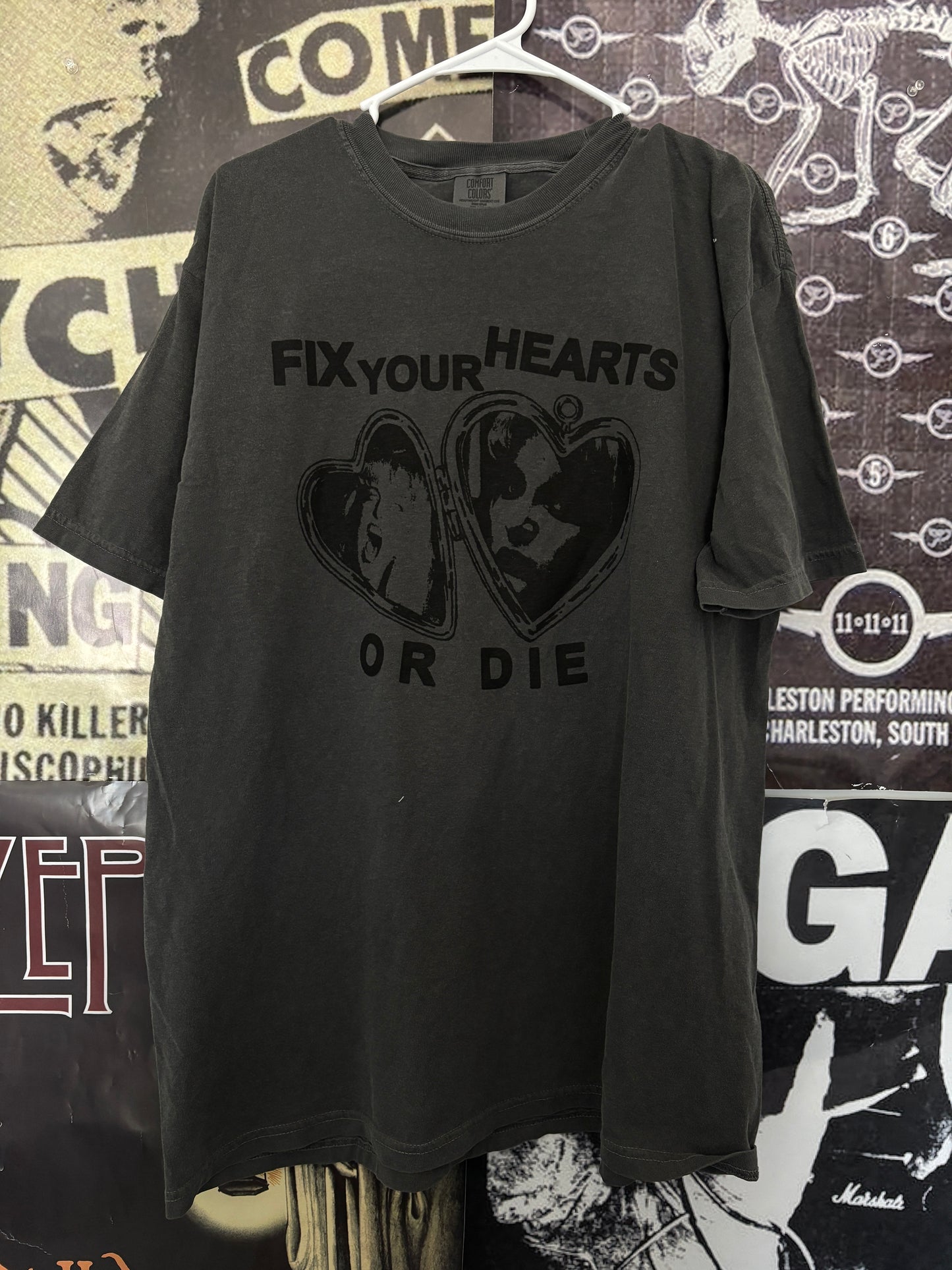 Twin peaks heart grey full size unisex tee