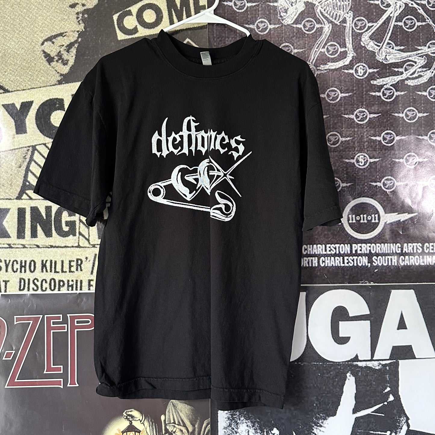 Deftones pin black full size tee