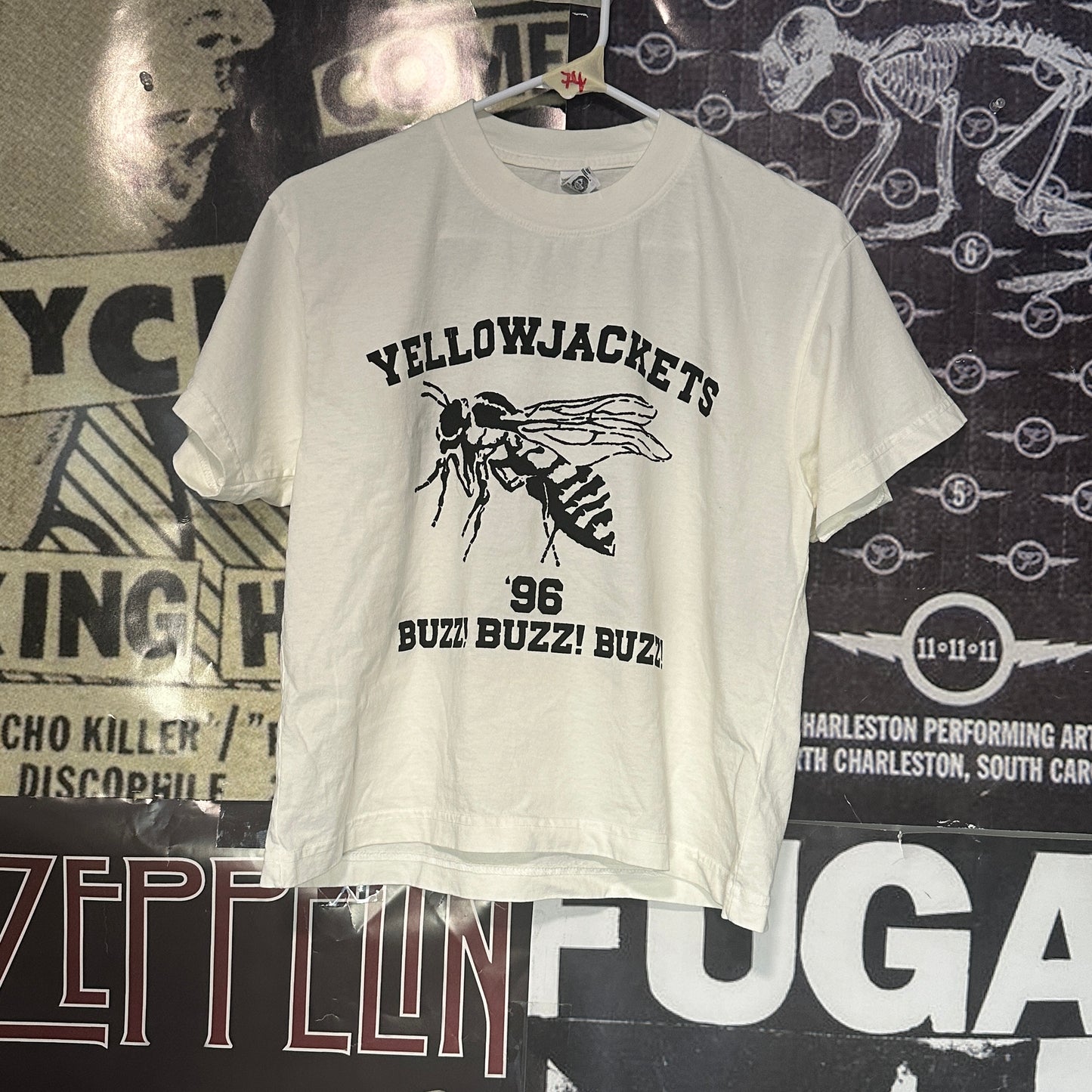 YELLOWJACKETS cream boxy tee